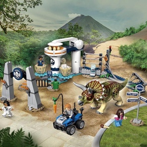 Нападение трицератопса