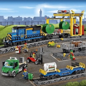 Синий грузовой поезд