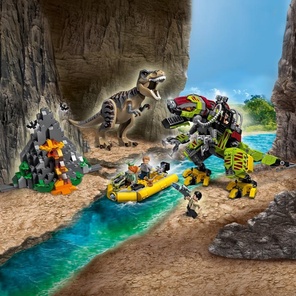 Бой тираннозавра и робота-динозавра