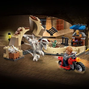 Атроцираптор: погоня на мотоцикле